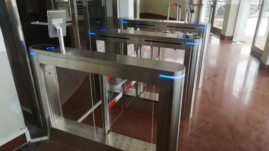 顔認識アクセスゲート