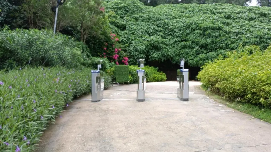 カスタマイズされた歩行者用スイングゲート