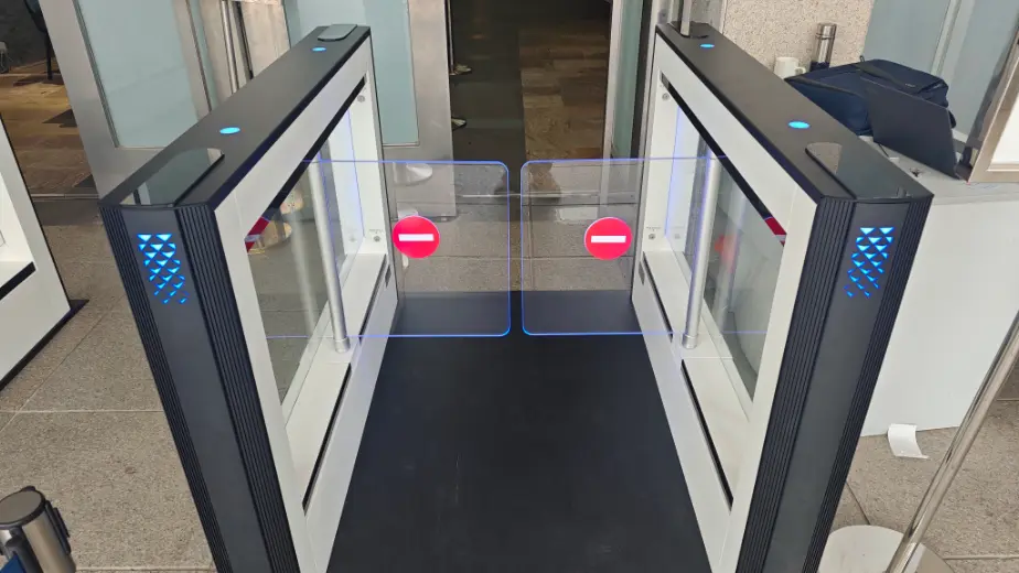 博物館の改札機システム: