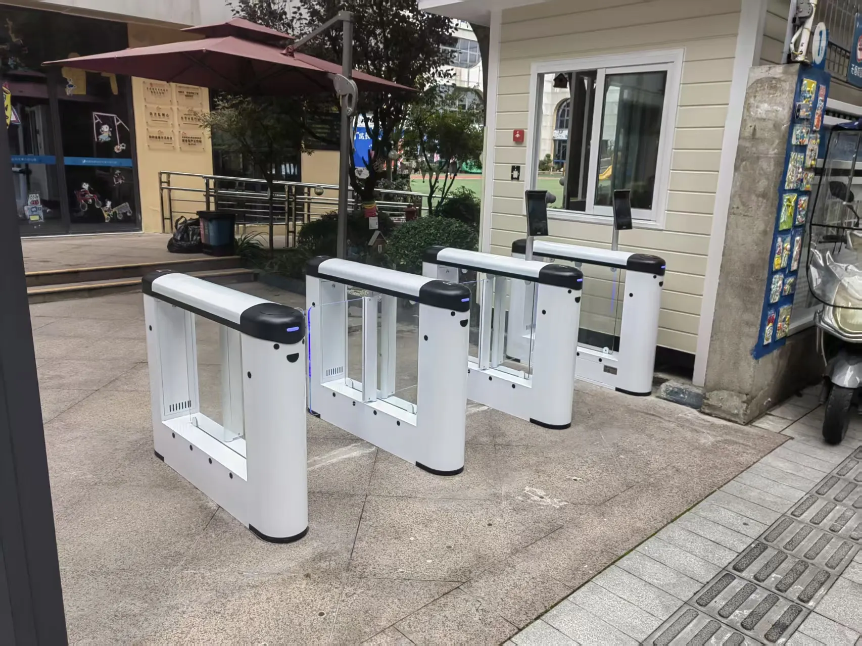 IM.B223 幼稚園のスイングゲート