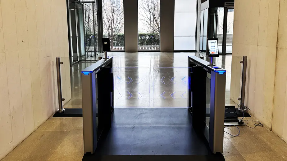 顔認識アクセス制御システム