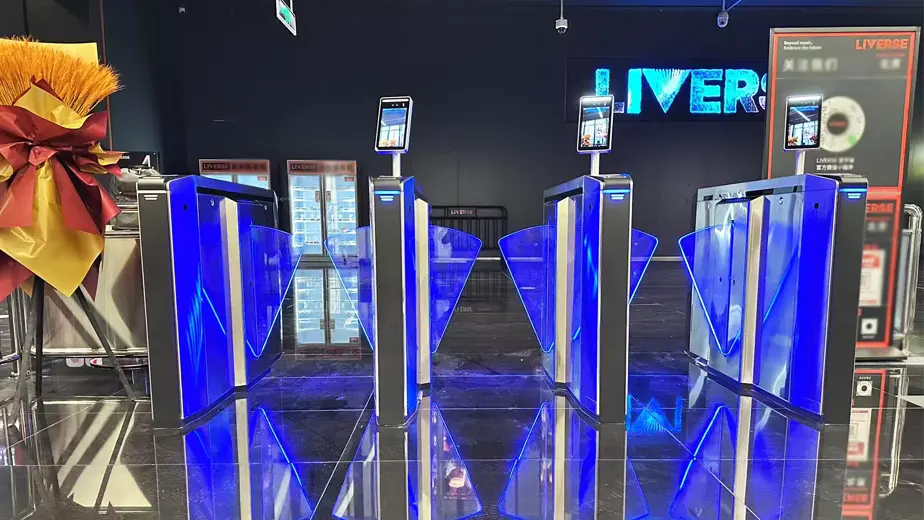 Умный турникет с барьером с клапанами и распознаванием лиц